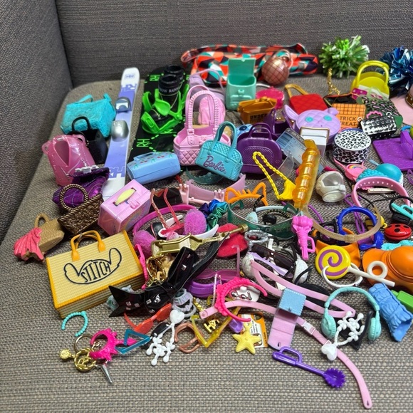 Huge lot of Barbie & Rainbow High Accessories Purses Sunglasses Headbands etc. - Picture 2 of 8